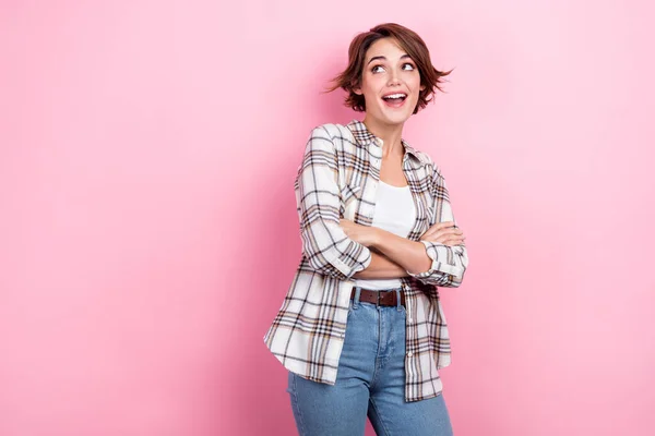 Photo Confident Excited Woman Dressed Plaid Shirt Arms Crossed Looking — Stock Photo, Image