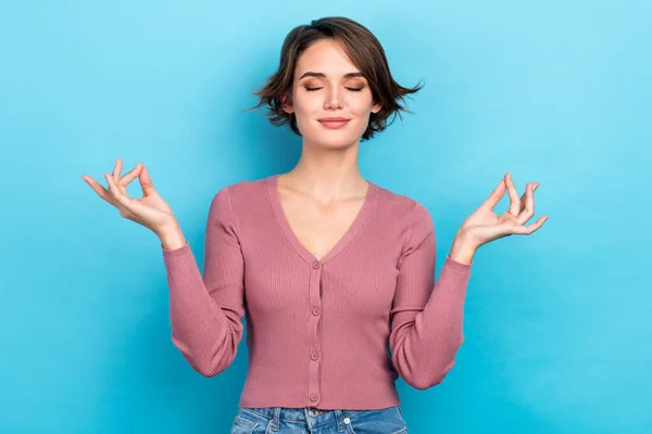 Foto Mujer Modelo Joven Desgaste Rosa Camiseta Equilibrio Asana Relax — Foto de Stock