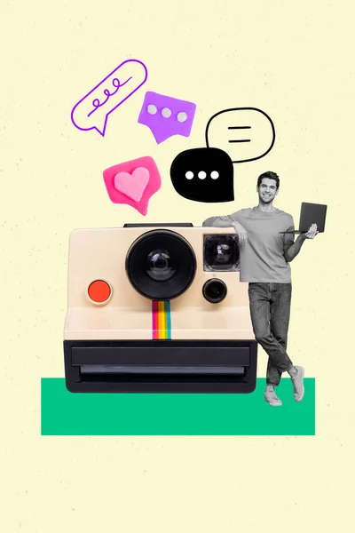 年轻摄影师的艺术品拼贴享受Instagram博客持有笔记本电脑收入喜欢评论通知孤立的米色背景 — 图库照片