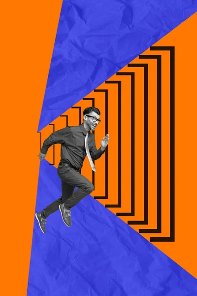 垂直創造的なコラージュ抽象的なアートワークポジティブな陽気な幸せな男の写真を速く走るスポーツに賭けるために孤立した塗装の背景 — ストック写真