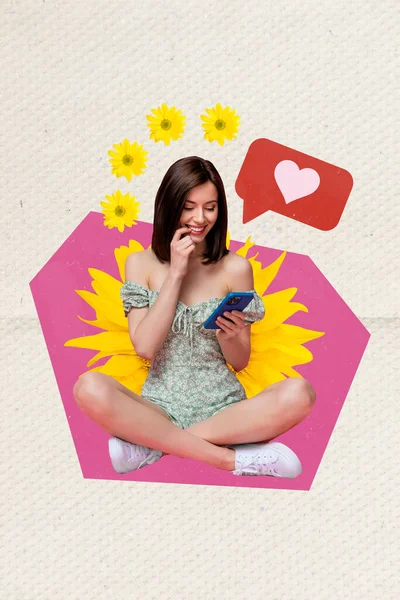 漂亮的女孩的垂直拼贴鲜花用智能手机收到的通知就像隔离在纸上的背景 — 图库照片