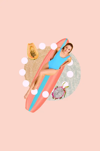 Колаж Поп Ескіз Зображення Мрійливої Усміхненої Пані Лежить Дошці Серфінгу — стокове фото