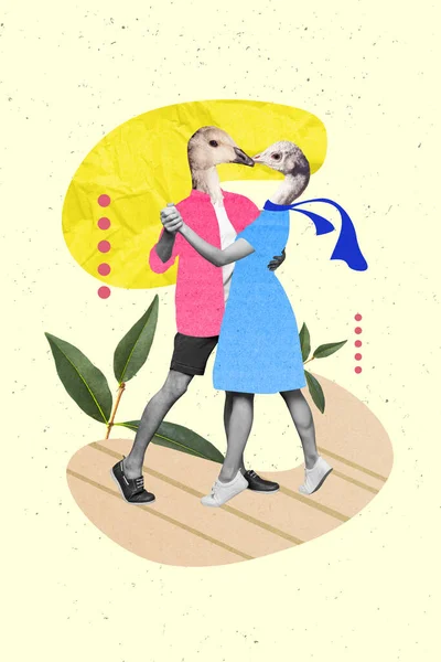 垂直写真の創造的なコラージュ図の2つの動物の鳥のマスクカップル一緒に踊るフリークハト黄色の背景に隔離 — ストック写真
