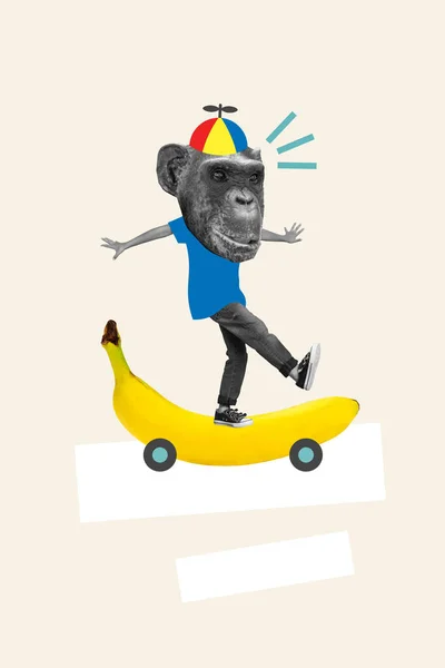 바나나 보드를 침팬지의 모양의 그래픽 고립된 페인팅 베이지 — 스톡 사진
