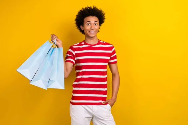 Photo Pretty Positive Guy Wear Striped Shirt Rising Shoppers Empty — Stock Photo, Image