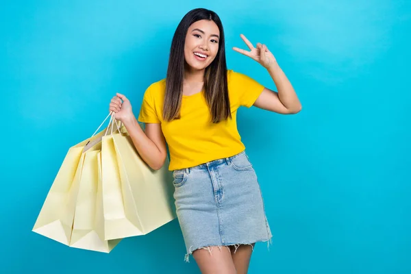 Photo Young Shopaholic Wear Summer Outfit Skirt Yellow Shirt Show — Stock Photo, Image