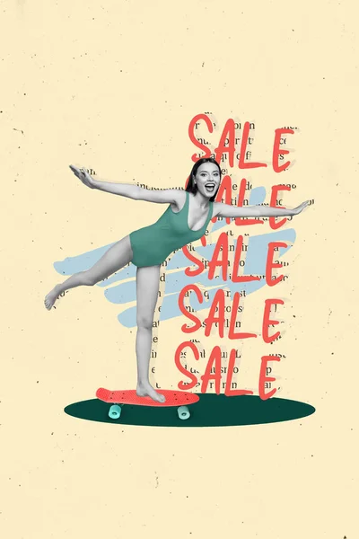 스케이트보드를 소녀의 흥분된 사진을 비교적 시간에 판매하는 베이지 배경에서 고립된 — 스톡 사진