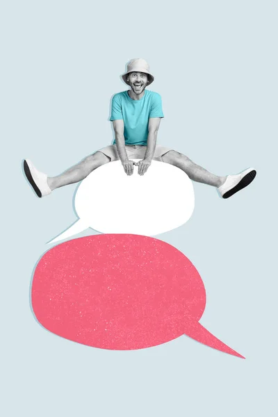 黒白色のガンマミニ男の垂直コラージュイメージは創造的な背景に隔離された大きな空の空間対話バブルの上に座る — ストック写真