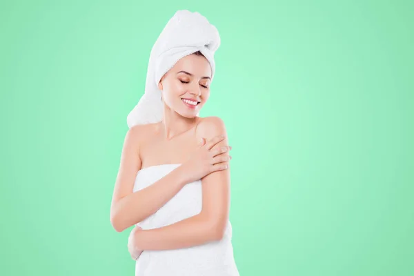Portré Bájos Érzéki Lány Után Zuhanyzóval Törölköző Fejét Megható Hogy — Stock Fotó