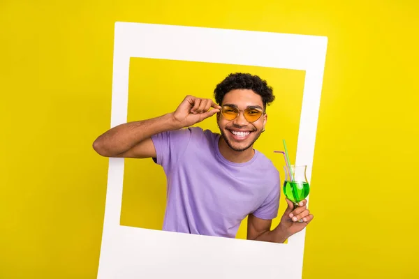 Photo Funky Cheerful Handsome Man Arm Touch Sunglass Hold Cocktail — Stock Photo, Image