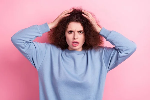 Photo Shocked Speechless Woman Dressed Blue Sweatshirt Arms Disgusting Hairstyle — Stock Photo, Image