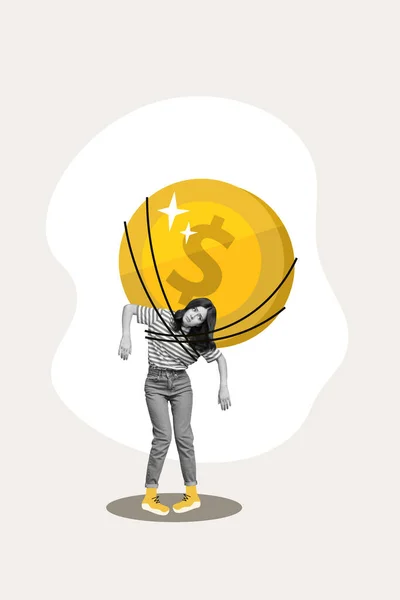 重いコインを持っているストレス悲しい女性の画像のスケッチのコラージュのイメージ分離された創造的なベージュ色の背景 — ストック写真