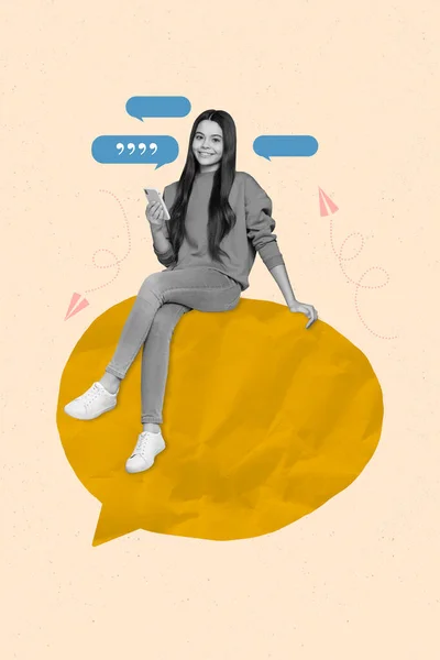 Vertical Imagem Colagem Engraçado Adolescente Menina Enviar Mensagem Internet Conexão — Fotografia de Stock
