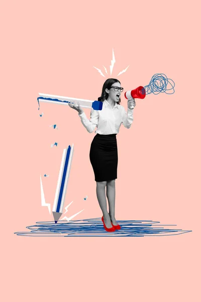 縦の複合イラスト3Dコラージュの若いビジネスマンの女性大声でメガホンを叫んで鉛筆を折ったベージュの背景に孤立 — ストック写真