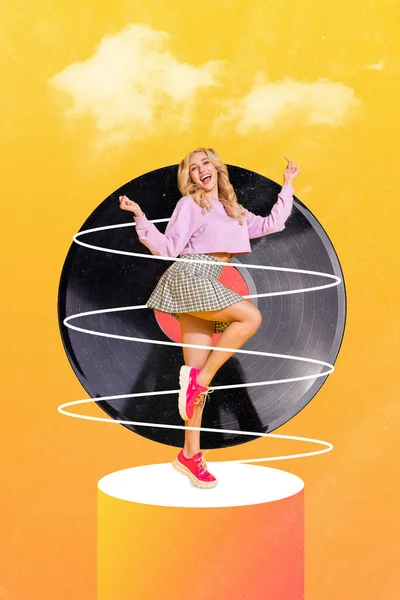 Творческий Коллаж Счастливой Дамы Танцующей Весело Обособленном Цветовом Фоне — стоковое фото