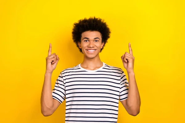 Photo Young Smile Guy Wear Striped Shirt Directing Fingers Empty — Stock Photo, Image