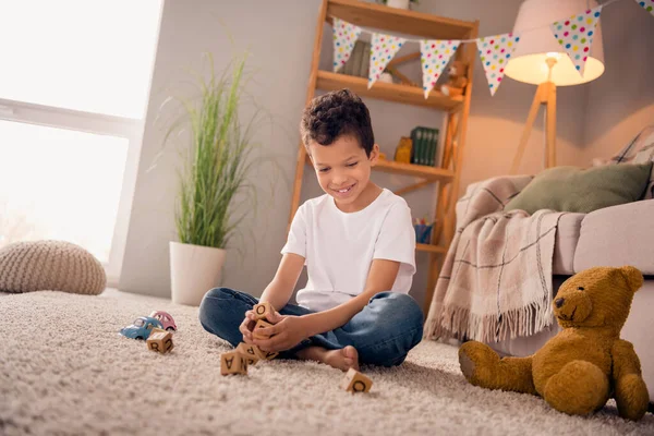 Photo Adorable Cute Boy Sitting Floor Play Room Home Have — Stock Photo, Image