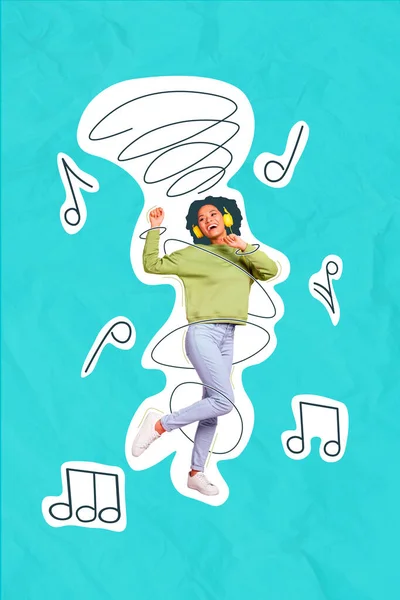 有趣的年轻非洲裔美国女性的创造性绘画拼贴图片听音乐耳机旋律配乐有有趣的派对收音机 — 图库照片