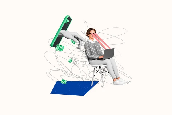 Collage Image Mini Fille Assise Chaise Utiliser Netbook Grand Téléphone — Photo