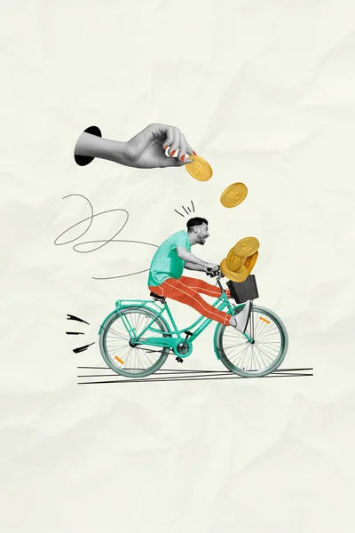 黑白效应臂穿孔垂直拼贴图像给钱币骑自行车的迷你人隔离在白纸背景下 — 图库照片