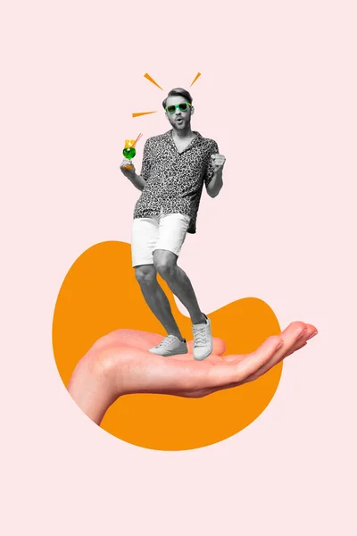 Anuncio Collage Plantilla Creativa Hombre Turista Feliz Funky Pie Gente —  Fotos de Stock