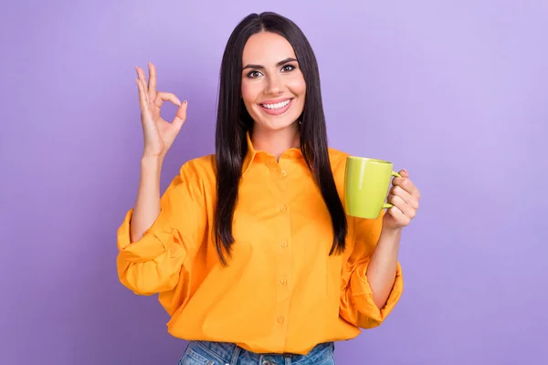 Photo Cute Girl Straight Hairdo Dressed Yellow Shirt Hold Cup — Stock Fotó