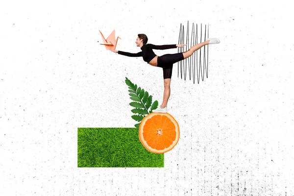 年轻体育女子职业体操选手热身抱着折纸鸟 在白色背景下保持橙色切片的创意摄影拼贴 — 图库照片