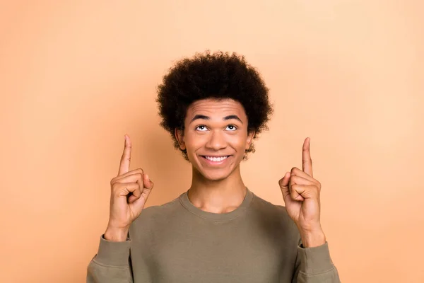 Photo Positive Young Man Beaming Smile Look Indicate Fingers Empty — Stock Photo, Image