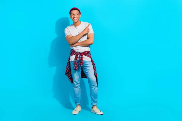 Pozitif Bir Gencin Tam Boy Portresi Mavi Arka Planda Izole — Stok fotoğraf