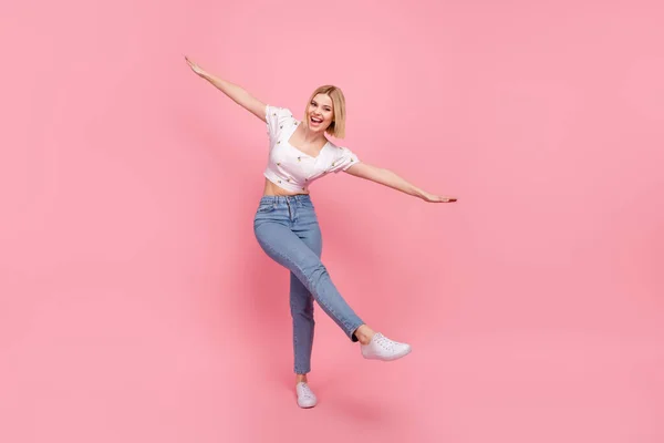 Helkroppskader Unga Blonda Bob Hår Flicka Bära Jeans Jeans Elegant — Stockfoto