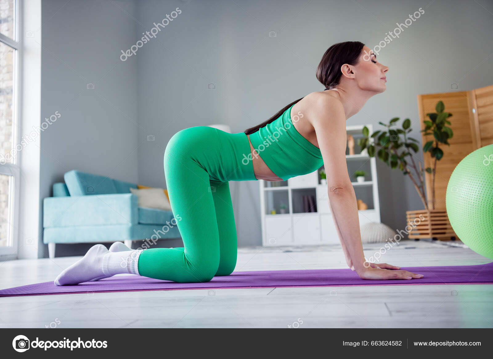 Fazendo yoga sem calcinha