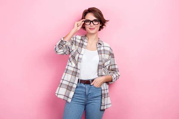 Foto Otimista Jovem Empresária Óculos Toque Positivo Bom Posando Olhar — Fotografia de Stock