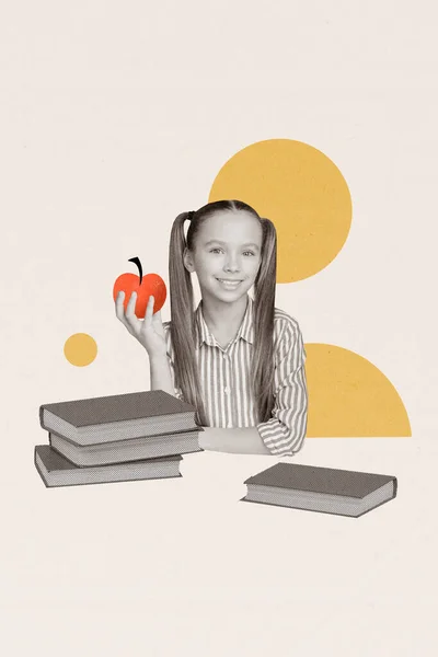 雅致的小女生准备考试的纵向照片拼贴举行红苹果好心情吃午饭休息 — 图库照片