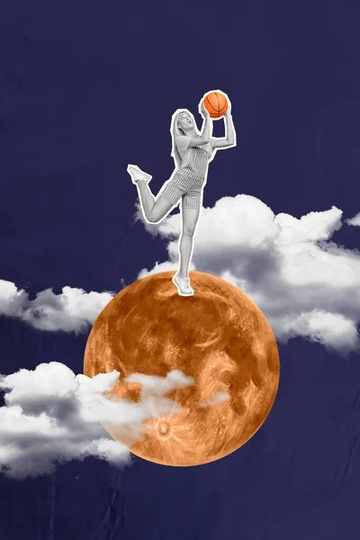 아이들 농구공을 던지는 보름달 — 스톡 사진