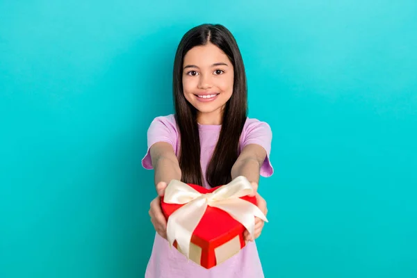 Photo Young Cheerful Optimistic Child Girl Hold Candies Gift Box — Stock Photo, Image