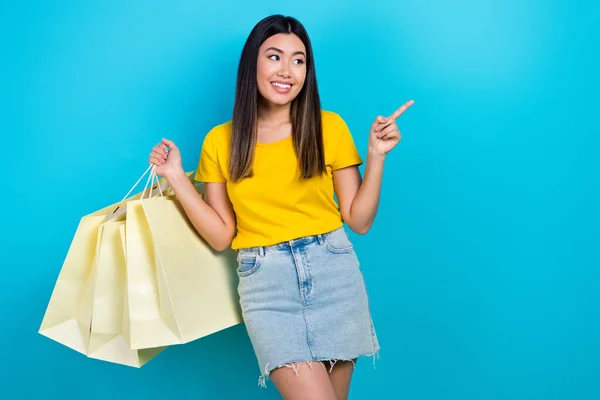 Portrait Cheerful Attractive Indonesian Lady Hold Mall Bags Look Direct — Stock Photo, Image