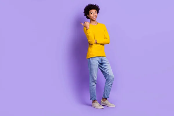 Foto Ukuran Penuh Dari Pria Menyenangkan Berpakaian Kuning Lengan Panjang — Stok Foto