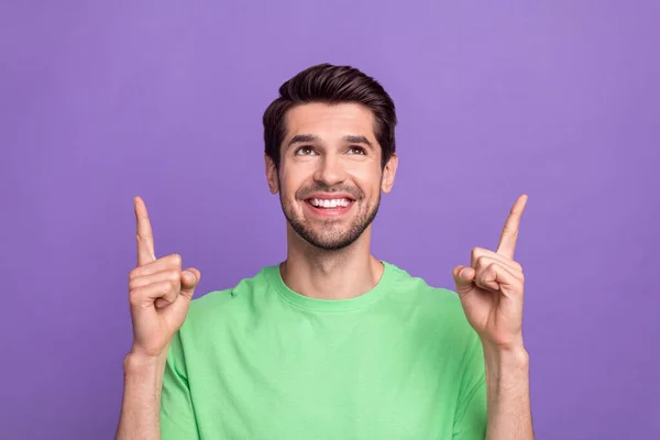 Photo Young Handsome Guy Wear Green Stylish Green Shirt Direct — Stock Photo, Image