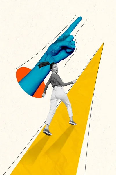 Kompozytowy Twórczy Kolaż Obraz Zabawnej Kobiety Biegnącej Kierunku Palca Wskazują — Zdjęcie stockowe