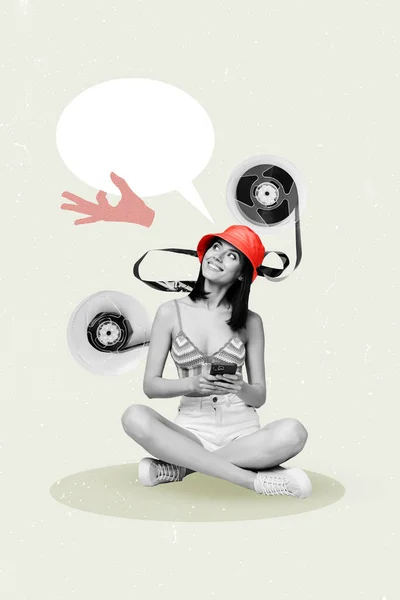 Plakát Umělecké Koláže Malované Časopis Veselá Dívka Použít Telefon Poslouchat — Stock fotografie