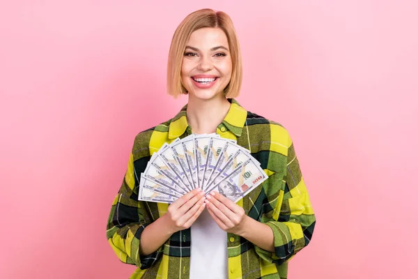 Portret Van Prachtige Vrolijke Persoon Tand Glimlach Handen Houden Dollarbiljetten — Stockfoto