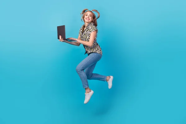 Full Body Length Photo Jumping Funky Woman Running Carefree Hold — Fotografia de Stock