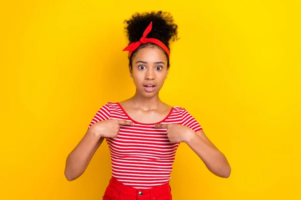 Photo Impressed Funky Girl Dressed Red Striped Shirt Pointing Fingers — Stock Photo, Image