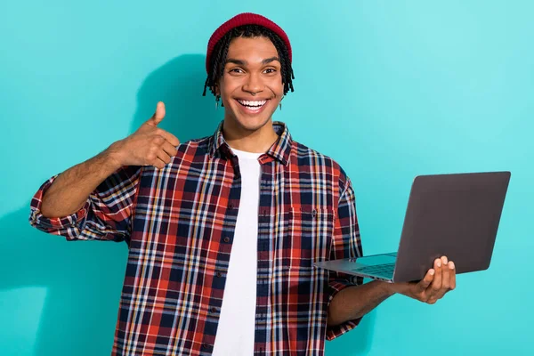 Foto Cara Radiante Dentes Satisfeito Com Cornrows Vestido Camisa Quadriculada — Fotografia de Stock