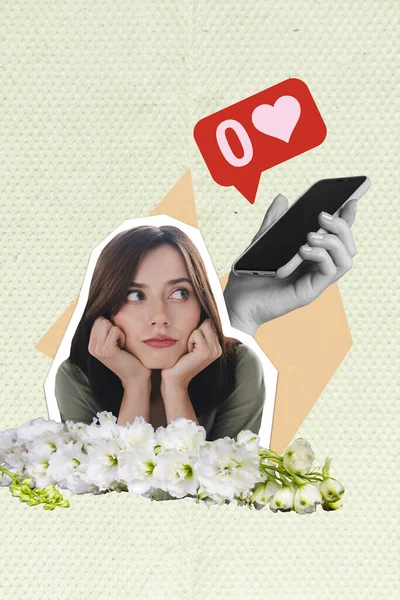 Foto Imagem Colagem Vertical Menina Infeliz Olhando Seu Smartphone Impopularidade — Fotografia de Stock