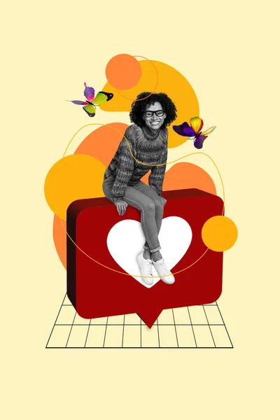 縦コラージュ画像のミニ黒白女の子座って巨大のような通知蝶孤立上ベージュ背景 — ストック写真
