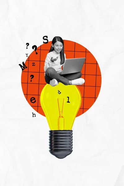 勤勉な小さなファンキーな女の子の垂直コラージュノートパソコン電球とのリモート研究白い背景に隔離されたソリューション数学のタスクを見つける — ストック写真