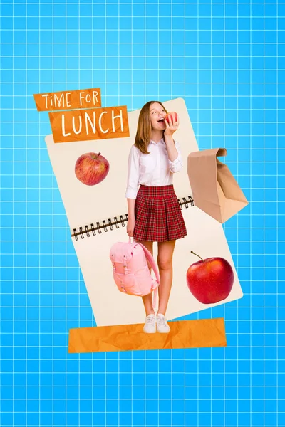 正の女子高生のランチの垂直写真のコラージュ熟した赤いジューシーなリンゴを食べるおいしい健康的な栄養は青の再生背景に隔離 — ストック写真