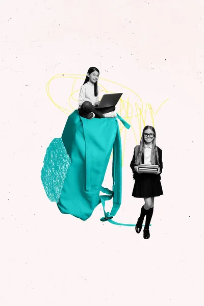 二つのミニ黒の白い効果の女の子の垂直コラージュ巨大なバックパック使用ネットブックホールドパイルスタックブックは 創造的な背景に隔離 — ストック写真