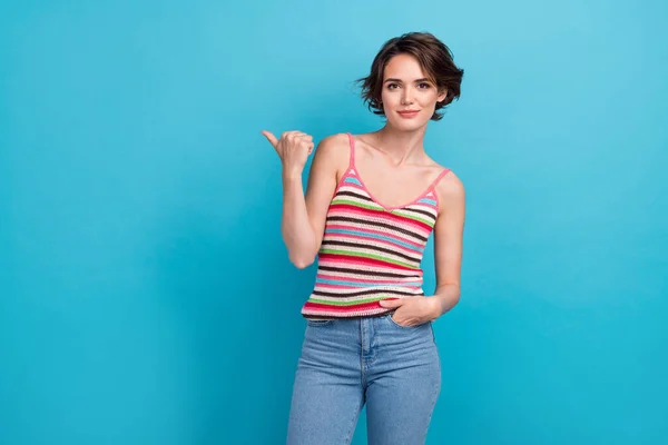 Photo Serious Confident Satisfied Young Girl Pointing Finger Copyspace Proposition — Stock Photo, Image